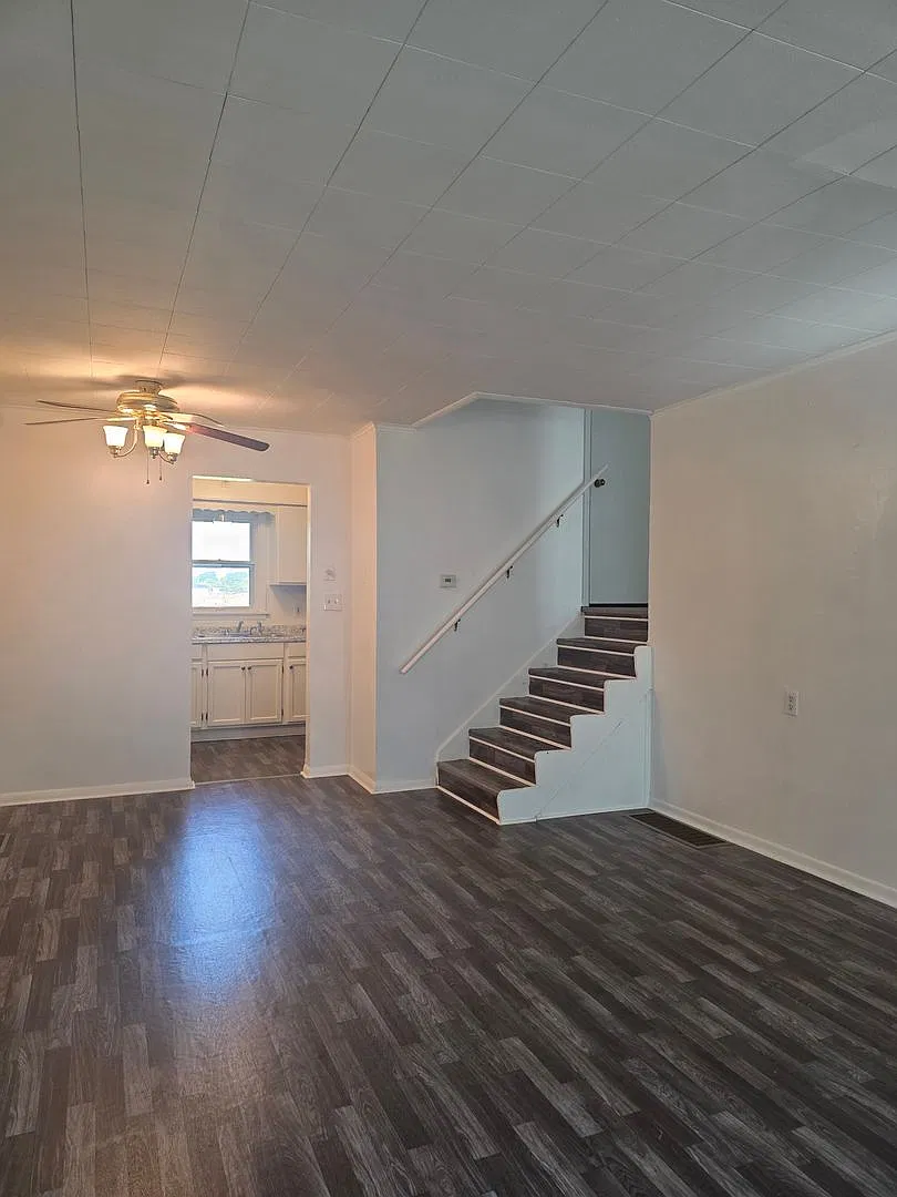 Very spacious and updated two bedroom home in Weston — Photo 3