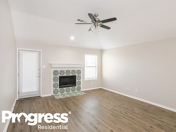3rd image of 609 Destin Dr