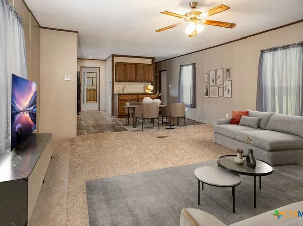 704 Peabody St, Edna, TX 77957