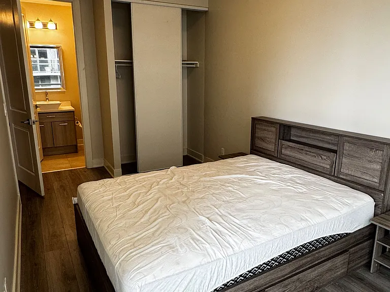 150 Main St W #13 — Photo 11