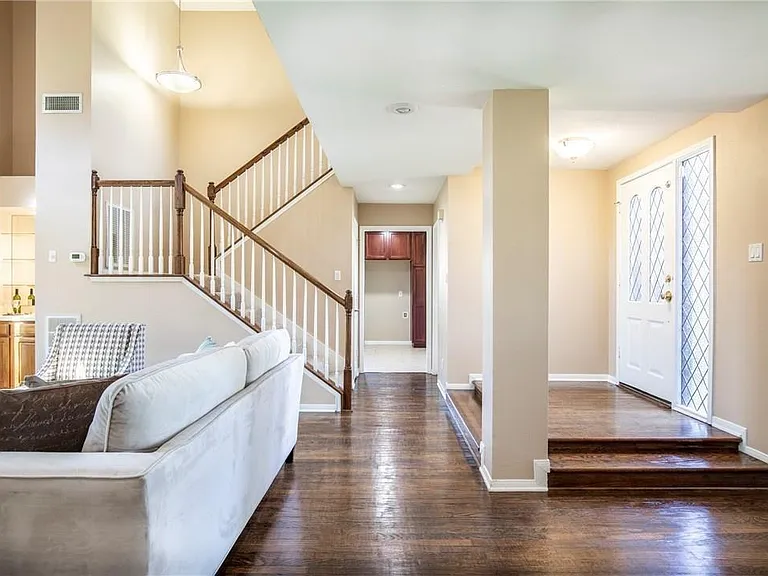 4428 Emerson Dr — Photo 4