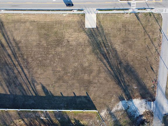 5th image of 609 Main Street