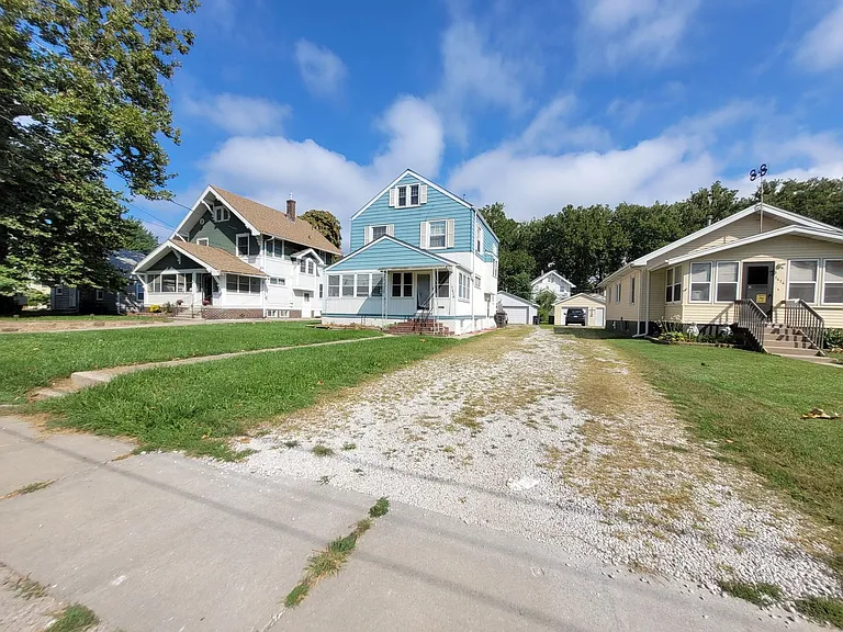 1410 Wilson Ave — Photo 30