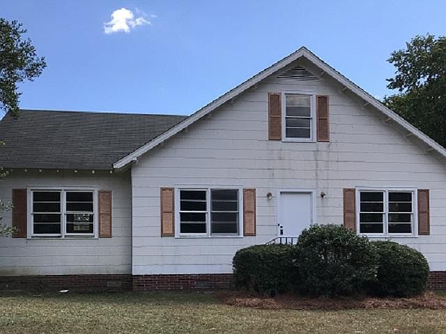 1st image of 430 Lakeview Dr
