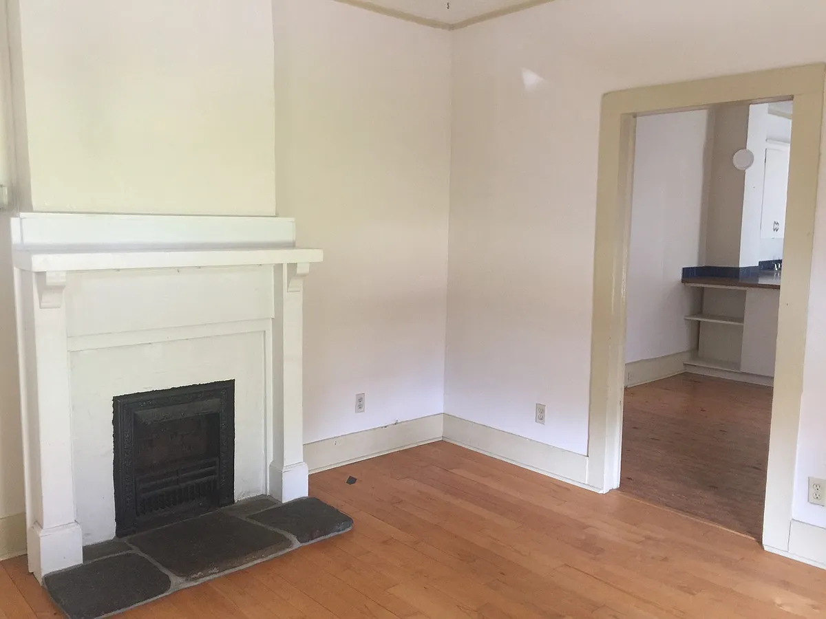 Building Photo - 413 S Gregg St