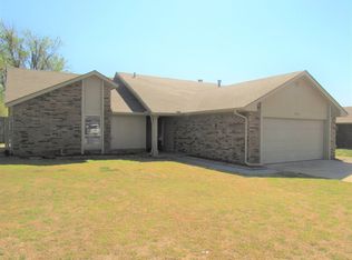 10432 Fairfax Ln, Yukon, OK 73099