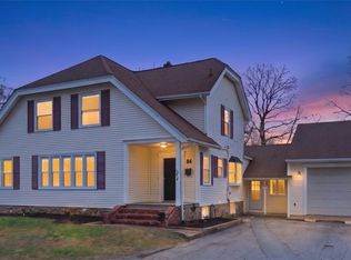 84 Crest Rd, North Smithfield, RI 02896