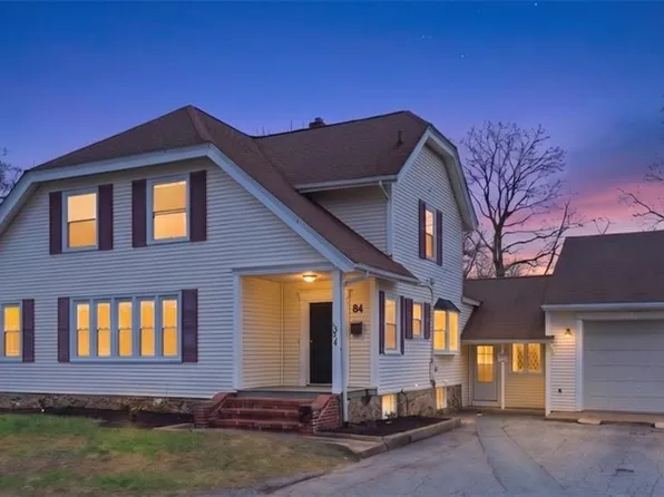 84 Crest Rd, North Smithfield, RI 02896