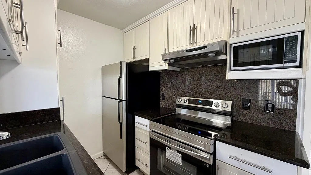 4246 Van Dyke Ave, apt 7 — Photo 2