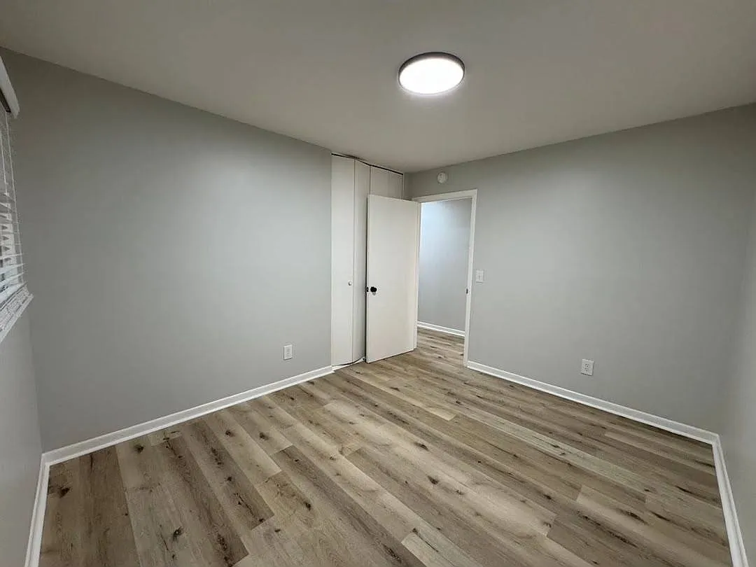 220 Hathaway Dr in Greensboro, NC 27408 — Photo 3