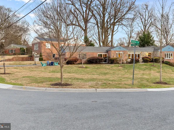3922 Dunnel Ln, Kensington, MD 20895