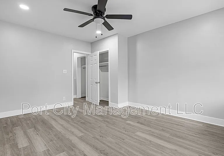 1806 Aiken St — Photo 3