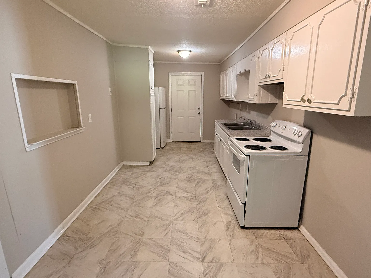 4 bed, 1130 sqft, $1,300 — Photo 3