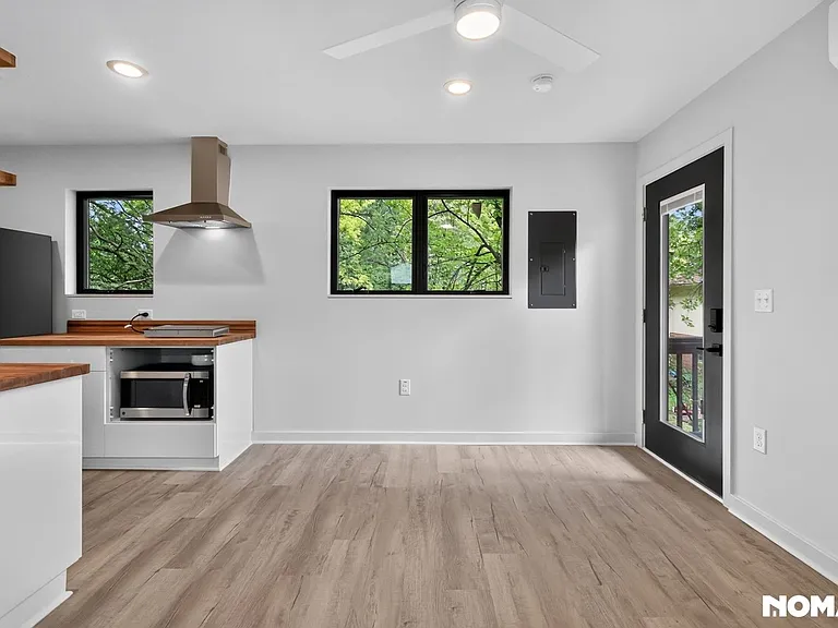 2413 Glascock St #101 — Photo 4