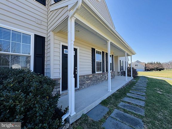 2nd image of 20 Lippitt Rd