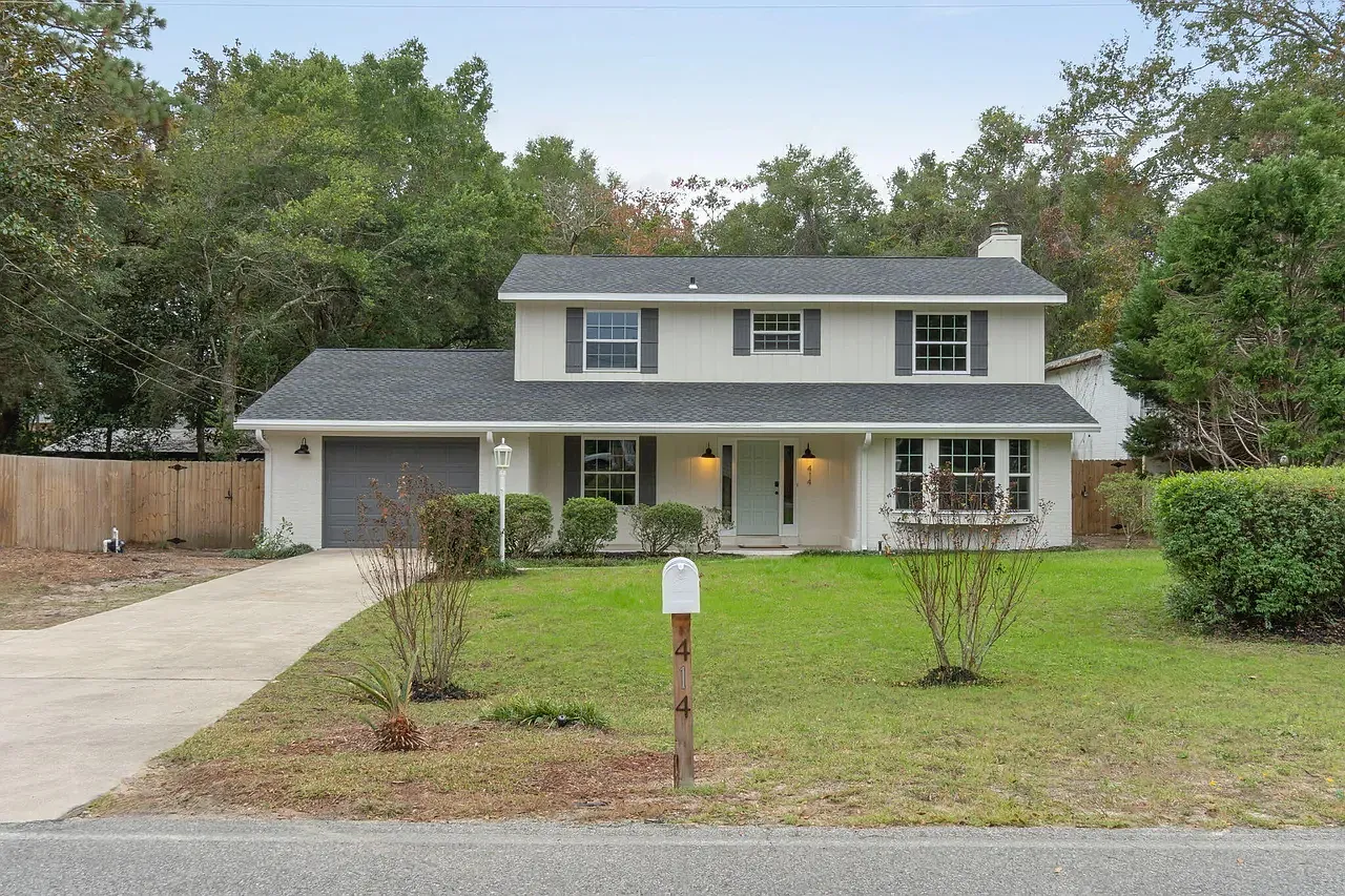 3 bed, 2.5 bath, 1991 sqft, $3,800 — Photo 2