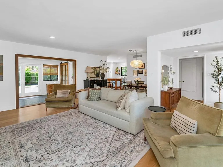 103 W Palmcroft Dr — Photo 3