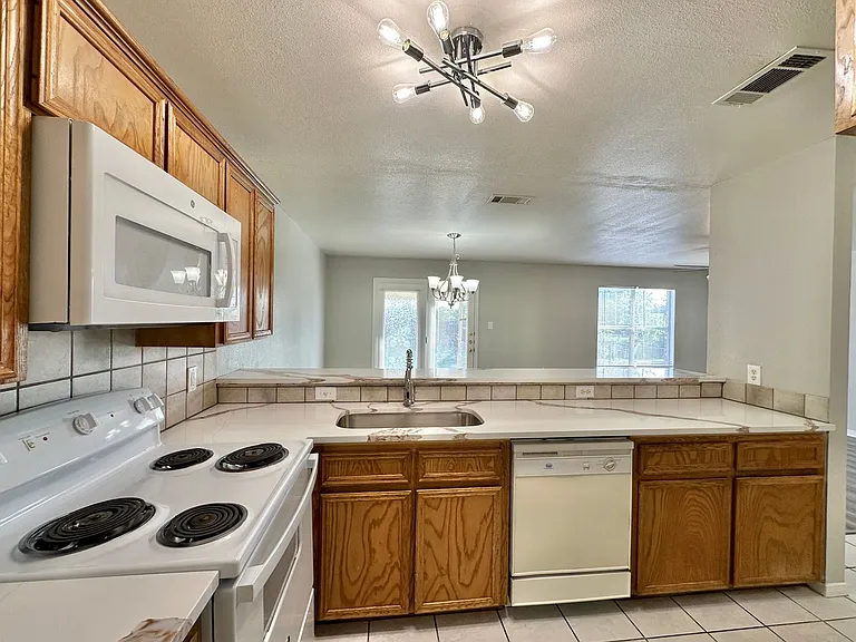 3709 Woodrow Dr — Photo 10