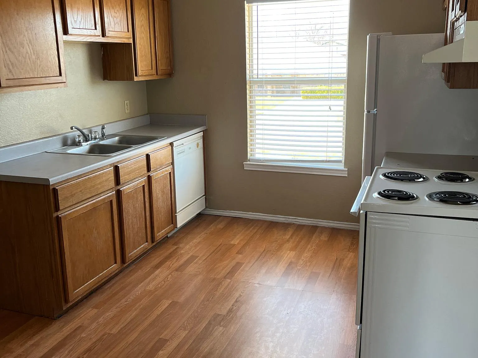 2 bed, $800 — Photo 2