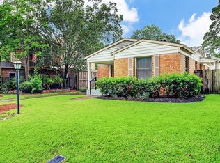 6642 Wildwood Way, Houston, TX 77023