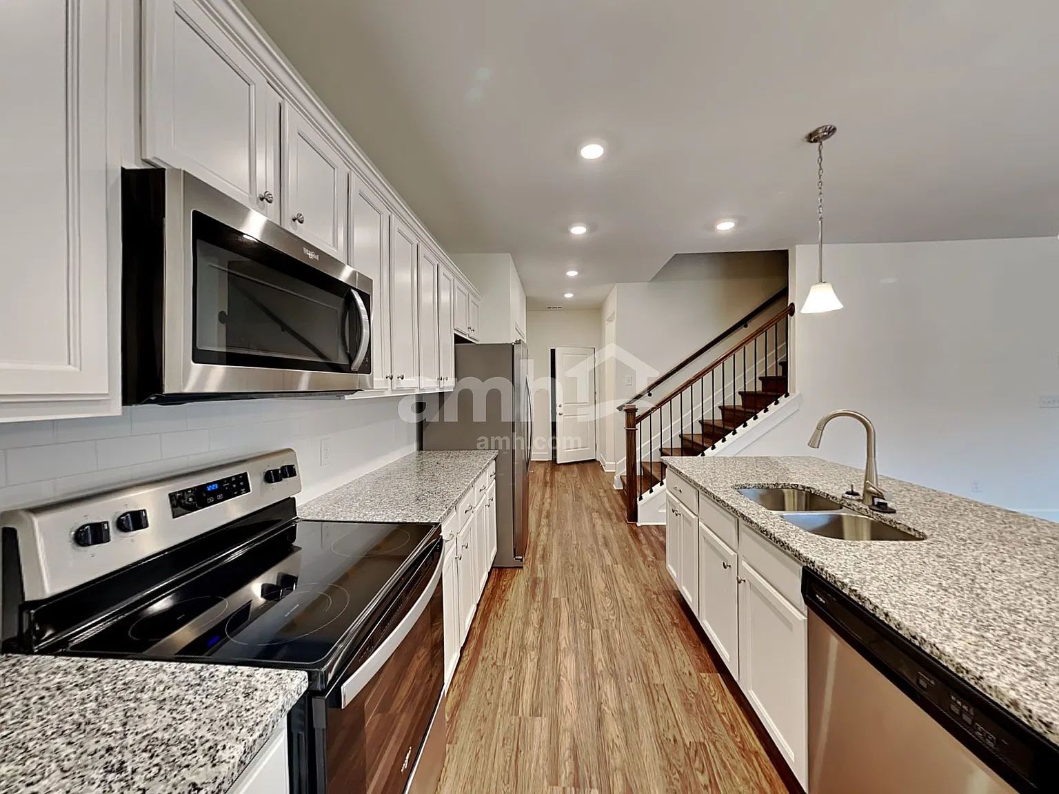 5 bed, 3.0 bath, 2553 sqft, $2,855 — Photo 3