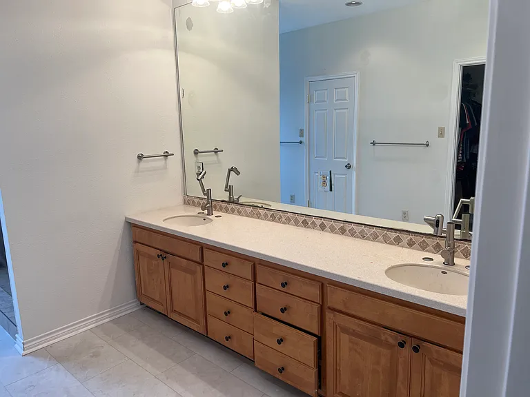 3915 Hunters Crest St — Photo 21