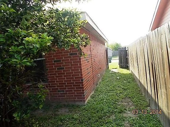 3rd image of 2822 Fan Palm Dr E
