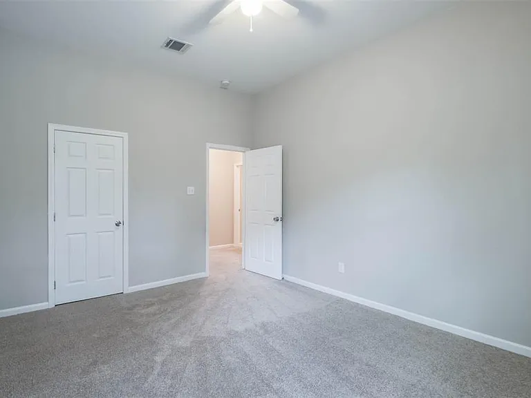 3207 Avenue O — Photo 27