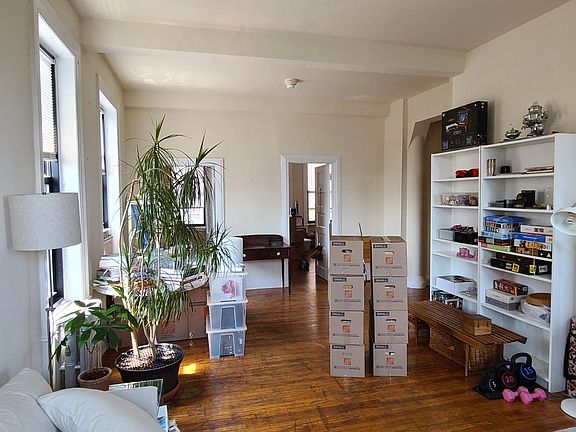 4th image of 218 E Preston St #4A