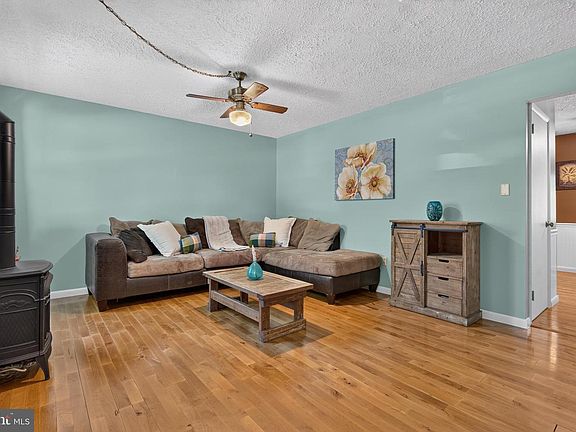 3rd image of 1088 Monticello Ln