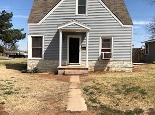 301 S 14th St, Clinton, OK 73601