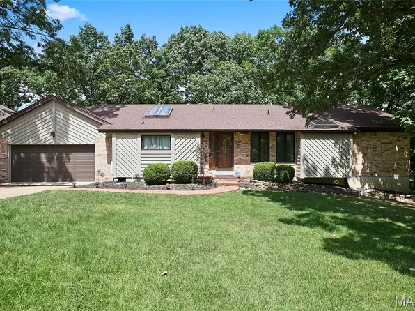 1604 Creightonwood Ct, High Ridge, MO 63049