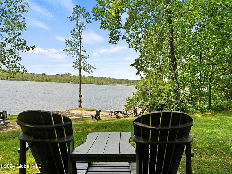 3rd image of 16 Sundance Drive