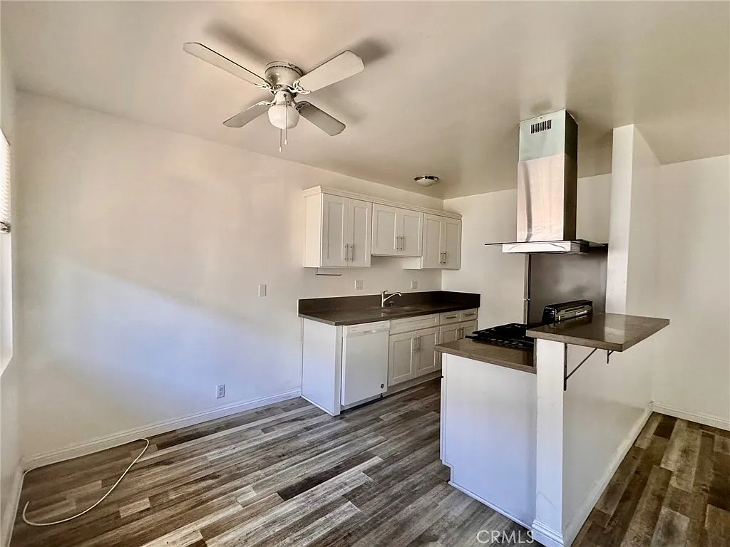 2 bed, 900 sqft, $2,150 — Photo 3