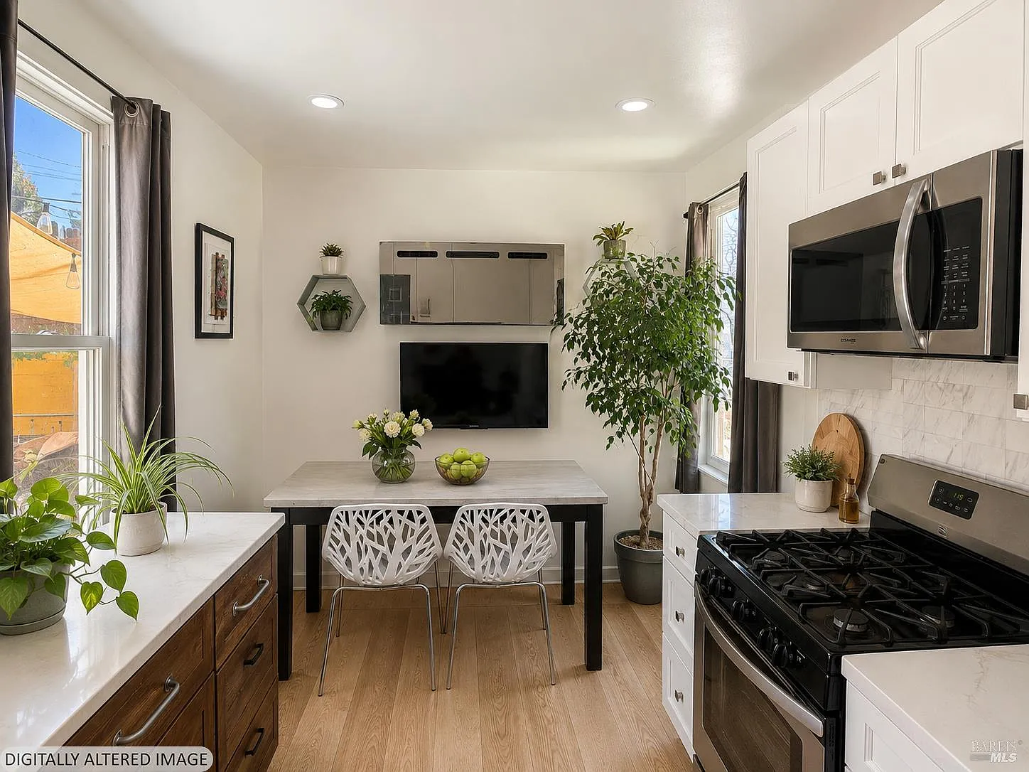 3 bed, 3.0 bath, 1900 sqft, $3,200 — Photo 2