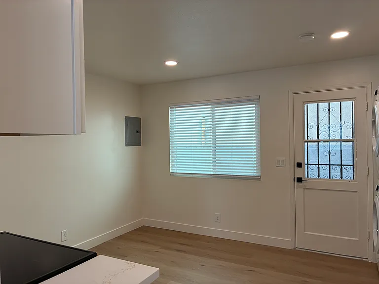 12920 Roselle Ave #B — Photo 7