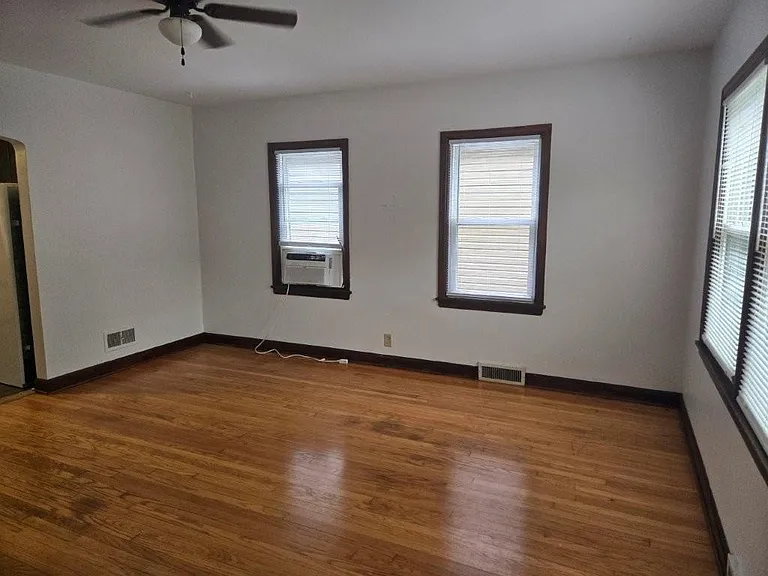 2737 Commercial Ave #1 — Photo 7