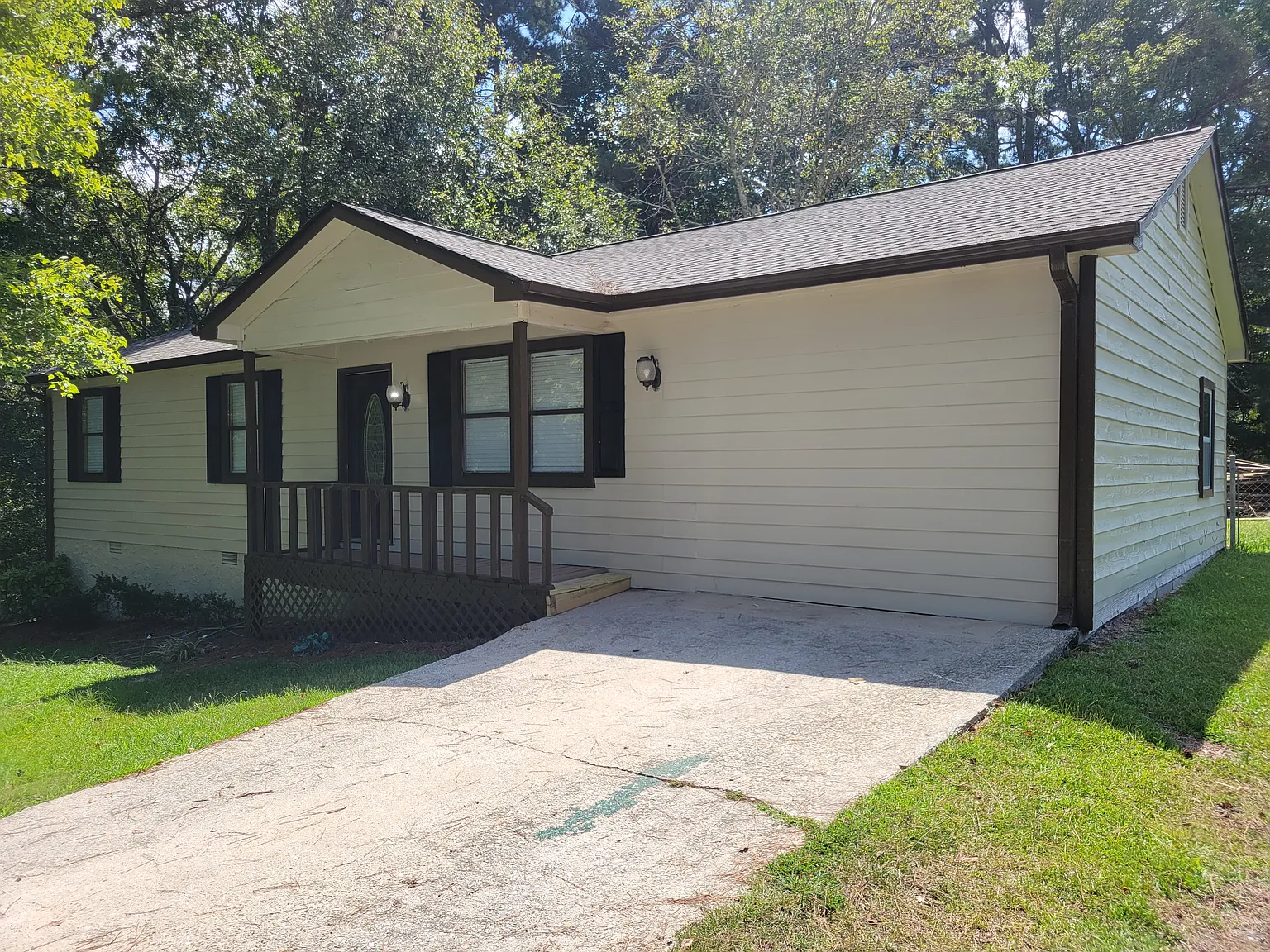 4 bed, 1338 sqft, $1,950 — Photo 1