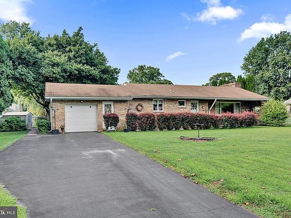 2nd image of 18 Diane Dr