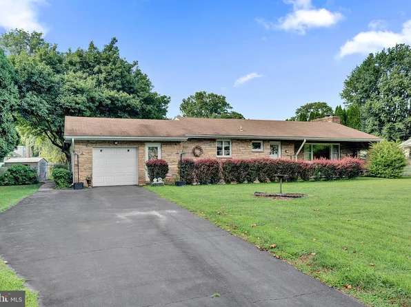 18 Diane Dr, Ewing, NJ 08628