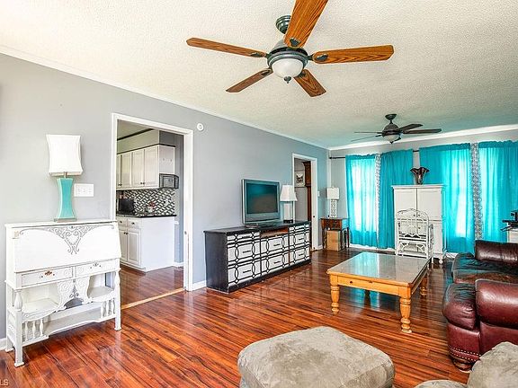 4th image of 914 Edinburgh Dr
