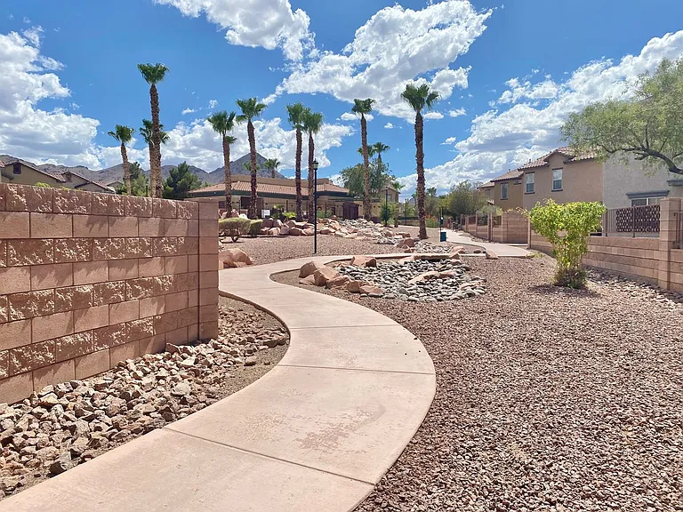 1060 Paradise Coach Dr — Photo 30