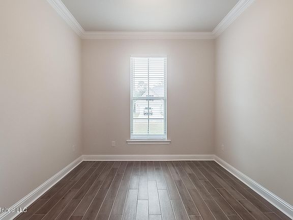 3rd image of 6843 Rolling Green Dr