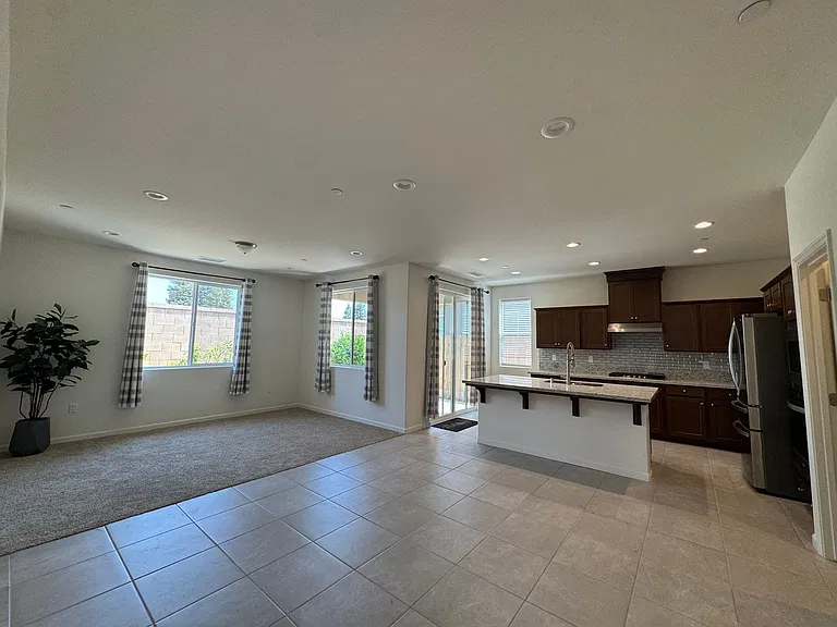 1267 Las Rosas Ave — Photo 3