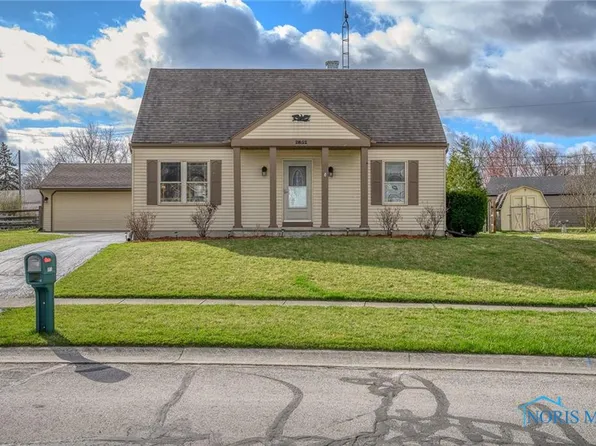 2852 Worth St, Oregon, OH 43616