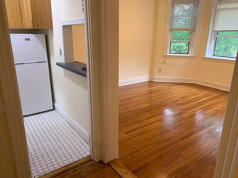 360 Riverway #4 — Photo 7