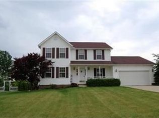 2860 Kensington Dr, Barberton, OH 44203