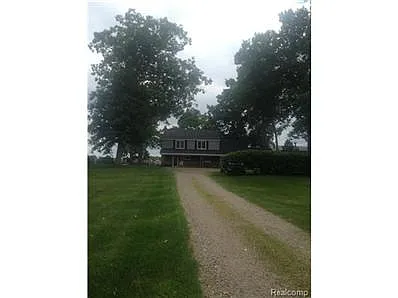 355 Lake St photo 1