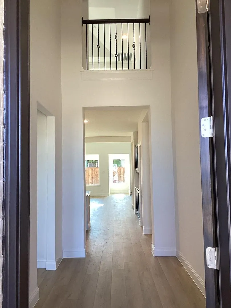 Spacious 4BR House in Celina — Photo 3