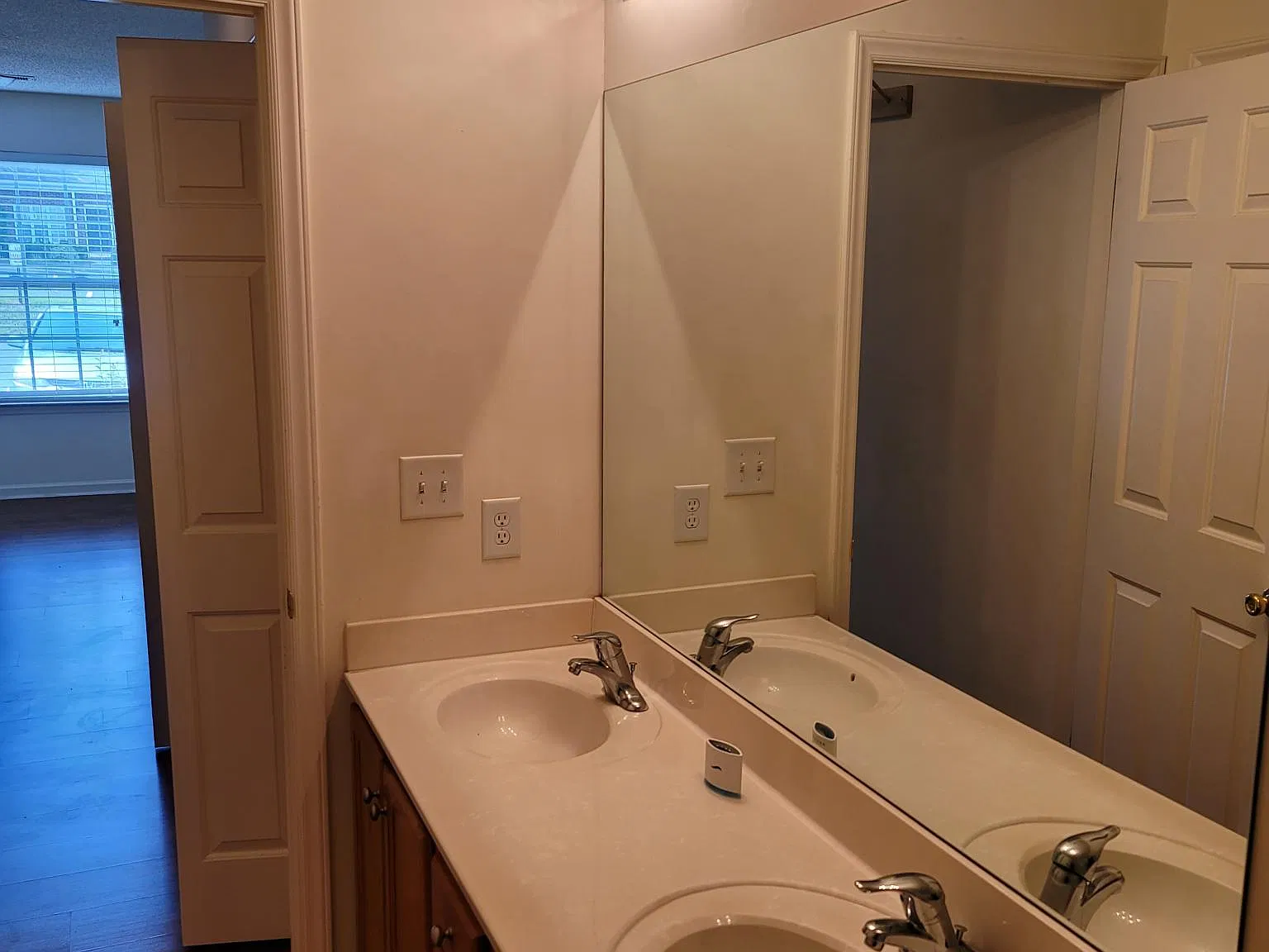 402 Peyton Ct — Photo 4